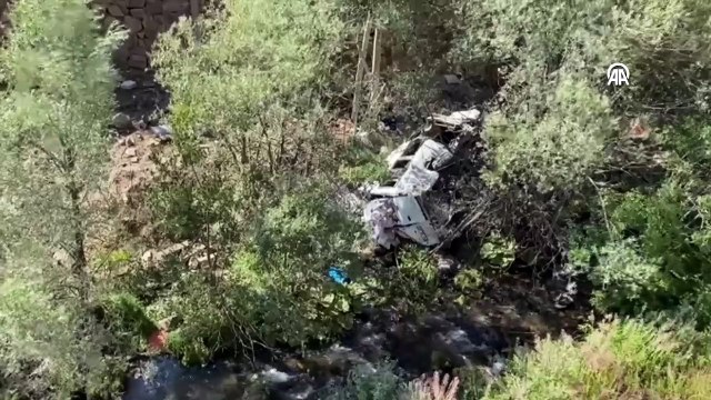 Sivas'ta işçileri taşıyan minibüs uçuruma yuvarlandı: Çok sayıda ölü ve yaralı var!