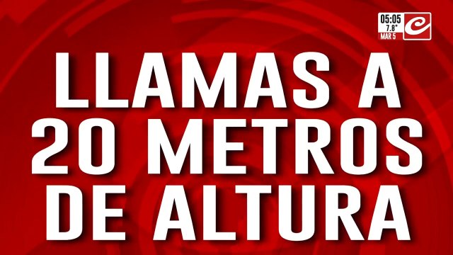 Impresionante incendio en una vivienda de Belgrano: se cree que hay varias personas atrapadas