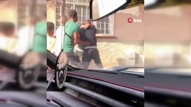 Hatay'da tekmeli-yumruklu kavga: Sokak boks ringine döndü!