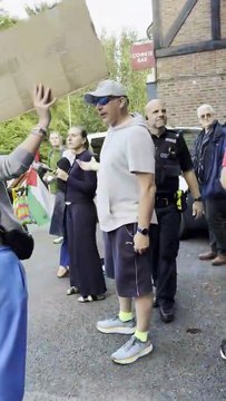 Police intervene to calm man showing aggression towards pro-Palestine protesters outside MPs Jeremy Hunt and Greg Stafford’s Hindhead office
