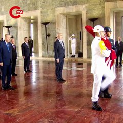 Cumhurbaşkanı Erdoğan ve YAŞ üyeleri Anıtkabir'i ziyaret etti