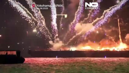 Japonya'daki Yokohama festivalinde 2 havai fişek teknesi alev aldı