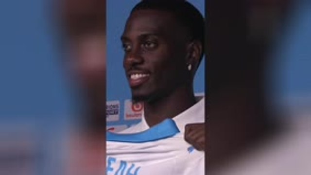 Marseille - Timothy Weah pose avec ses nouvelles couleurs