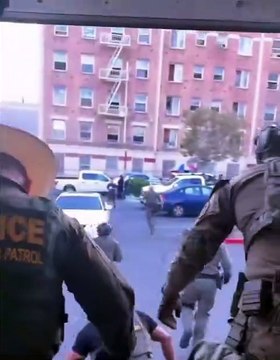 Polícia Migratória dos Estados Unidos faz ação surpresa em bairro de imigrantes