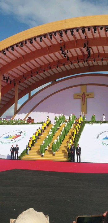 papa leonexiv processione giubileo2025 roma giovani