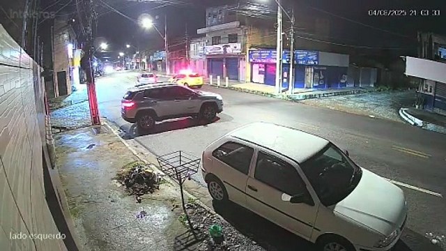 Assalto termina em perseguição policial, acidente e prisão no Jacintinho, em Maceió