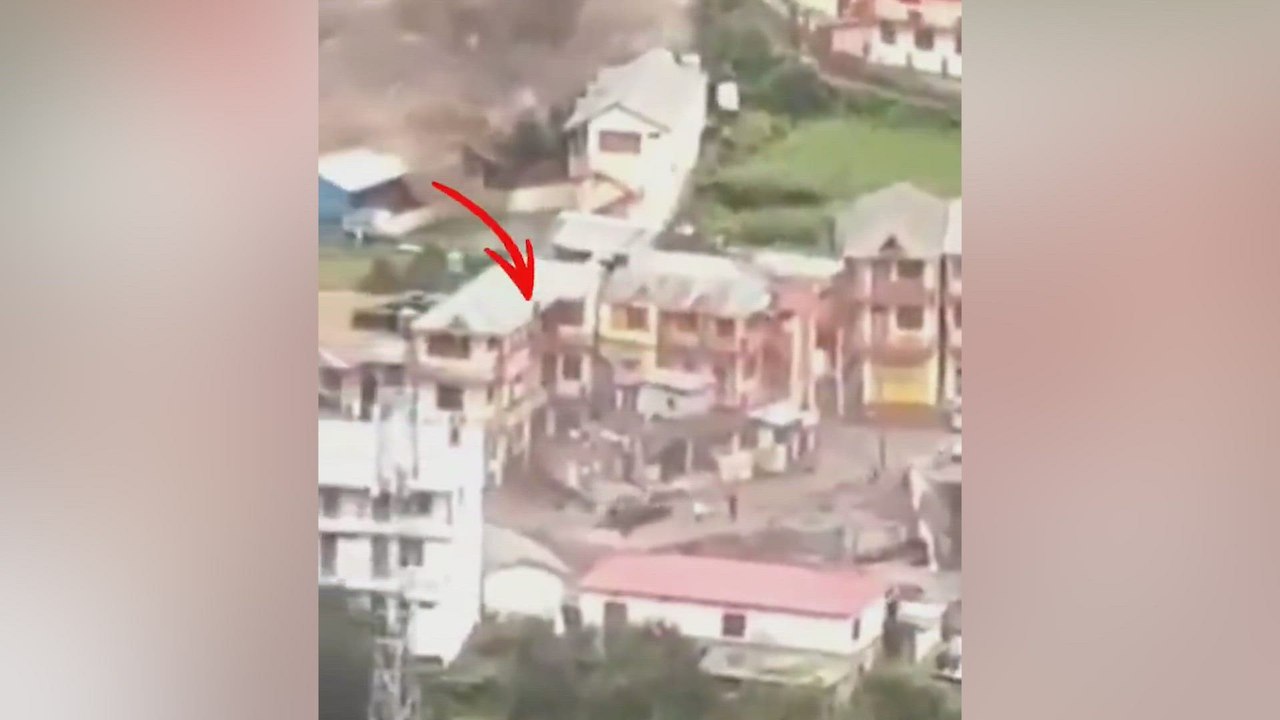 SUDDEN DOWNPOUR triggers LANDSLIDE in INDIA