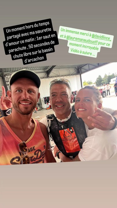 Laure Manaudou et son grand frère Nicolas ont sauté en parachute au bassin d'Arcachon avec David Lince. Instagram, le 5 août 2025.
