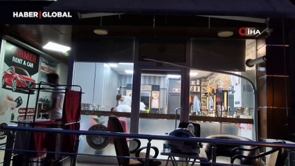 Kuaförde görünmez kaza: Müşterisinin saçını keserken bir anda böyle düştü