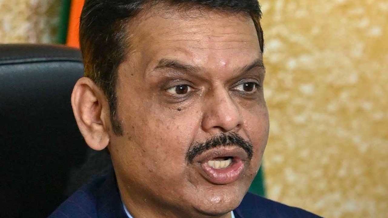 Kabutarkhana Controversy पर क्या बोले Fadnavis?