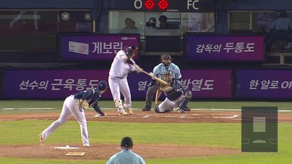 '문보경 역전 3점포' LG 7연승...52일 만에 선두 탈환 / YTN