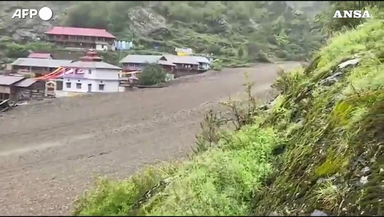 India, almeno 4 morti e decine dispersi per una frana in Uttarakhand