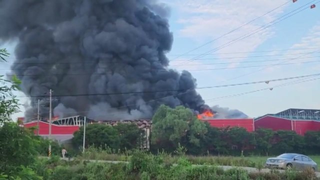 충남 홍성 김 제조 공장서 큰불...8시간 만에 완진 / YTN