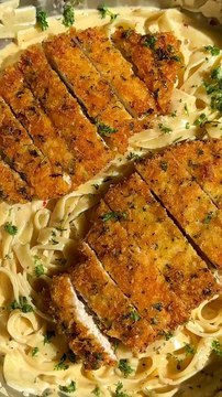 Creamy pasta with fried chicken#fypageシ #foryourpage #cooking #homecooking #goodfood #foodlovers #recipe #simplerecipe #friedchicken #eating #foodie #yummyfood #deliciousfood #pastarecipe #foodie #cookingwithlove #appetizer