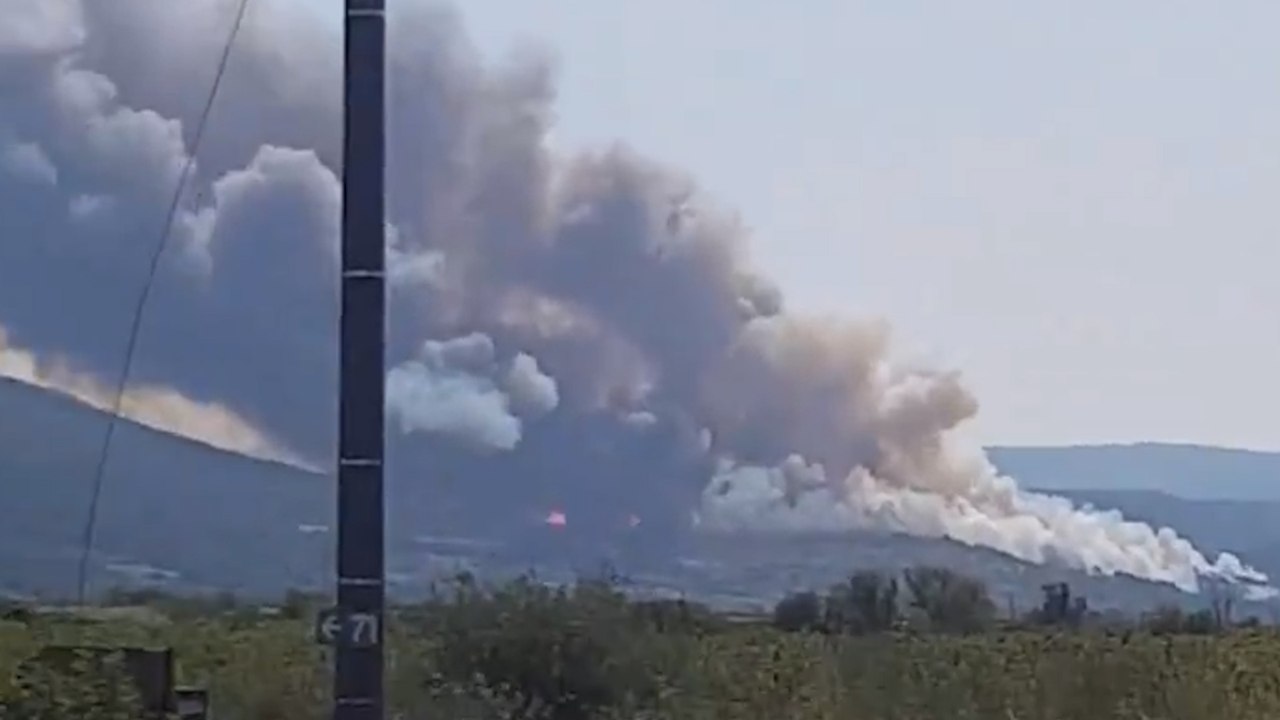 Violent incendie dans l'Aude, la population appelée à se confiner
