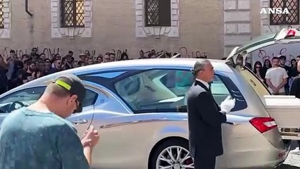 Applausi e le sue canzoni, a Roma l'ultimo saluto a Jesto