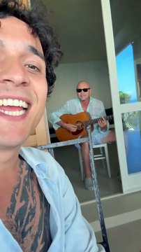 Isola d'Elba: a casa di Biagio Antonacci ci sono Tananai e Blanco, il terzetto canta
