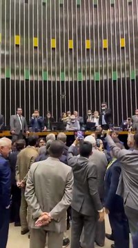 Oposição protesta contra prisão de Bolsonaro e anuncia obstrução na Câmara e no Senado; veja vídeo