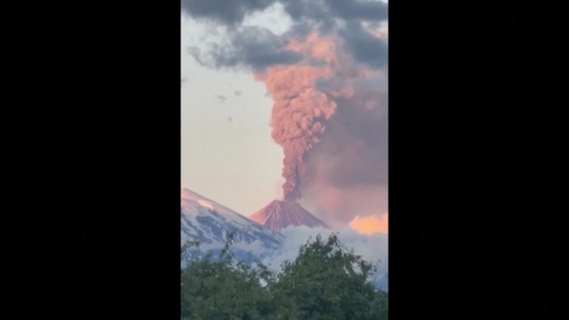 규모 8.8 강진 여파 캄차카반도 화산 동시 분화...수 ㎞ 화산재 치솟아 / YTN