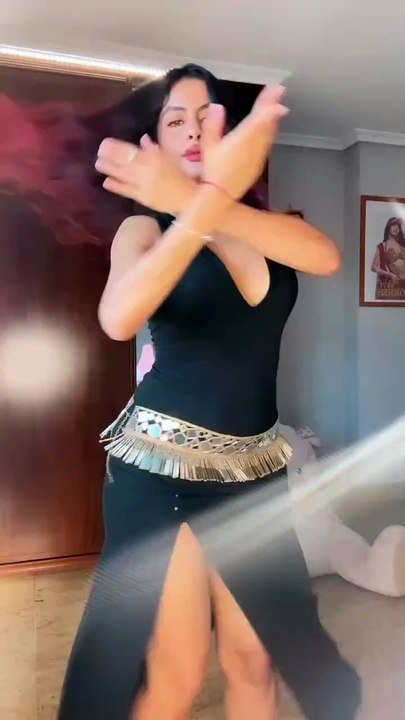 وصلة رقص شرقي تحبس الأنفاس .. قوة الأنوثة في كل حركة  وأداء نادر يسرق الأنفاس