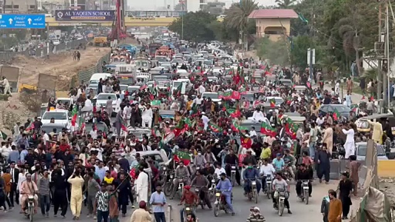 03- How did PTI manage to put up a successful show despite police onslaught in the first day of "Free Imran Khan Movement"