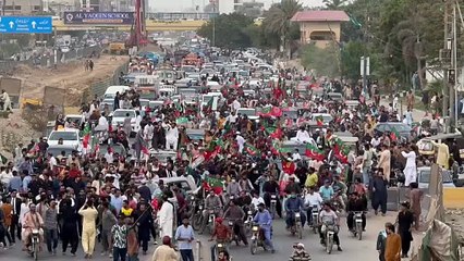 03- How did PTI manage to put up a successful show despite police onslaught in the first day of "Free Imran Khan Movement"