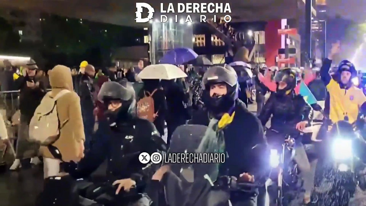 Brasileños salen a manifestarse bajo la lluvia para pedir el juicio político contra el juez-dictador Alexandre de Moraes, tras su atentado contra la democracia al avanzar contra la libertad del expresidente Jair Bolsonaro, sin condena previa.
