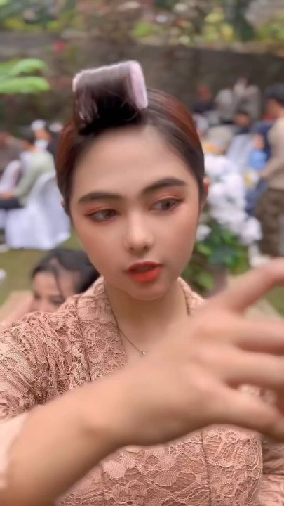 8.2K views · 417 reactions | bungkus siomay di tempat pernikahan haha | Dinda Aulia Halim