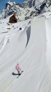Ce skieur fait une figure dingue avec un drone