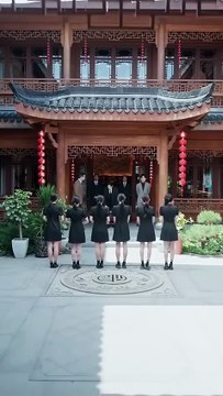 Jiang Xueqing disguises herself as a maid and enters the Yu family, serving the noble and dignified Young Master Yu. Five years later, she returns with a little girl who looks just like him. The once cold-hearted man's eyes turn red, unable to hide his de