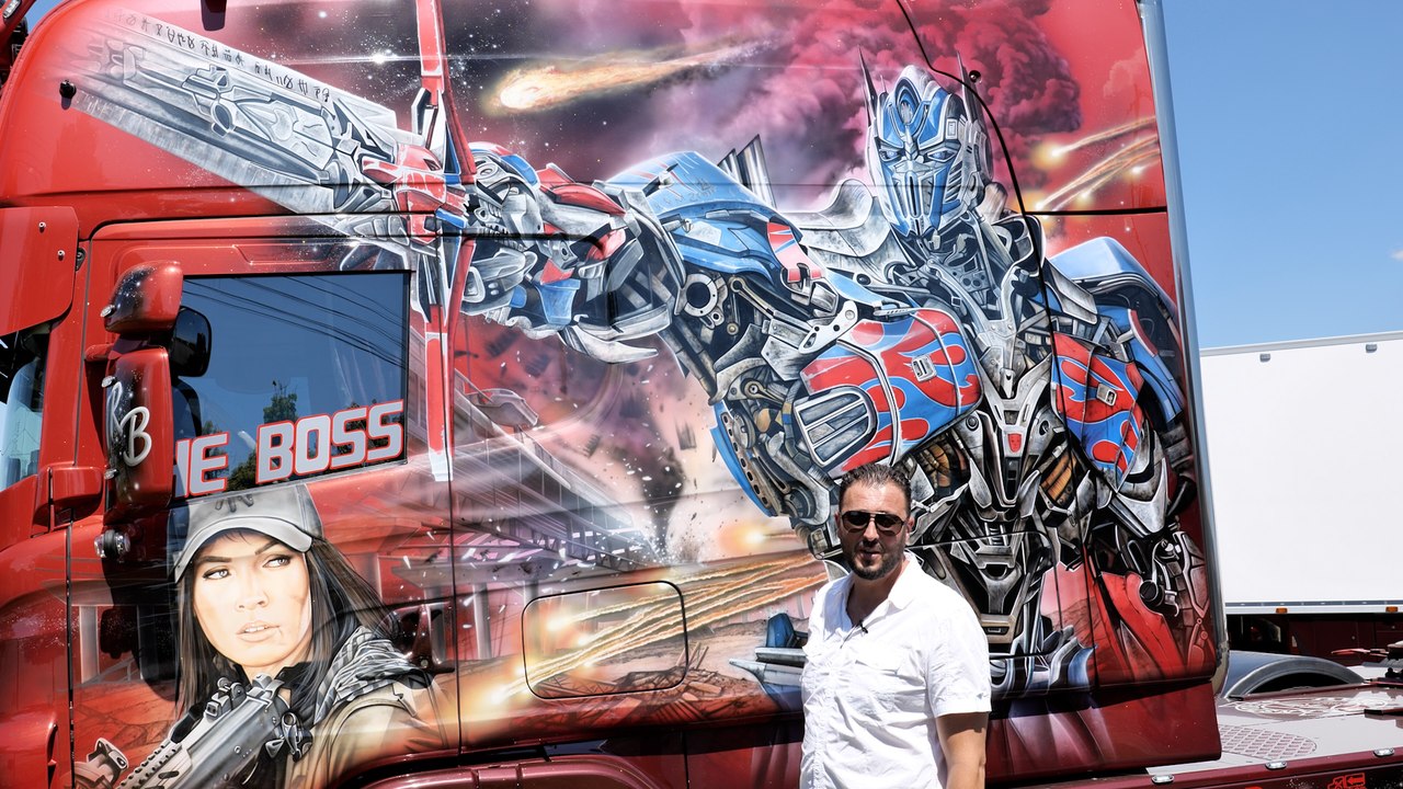 Ses camions décorés sont de vraies œuvres d'art
