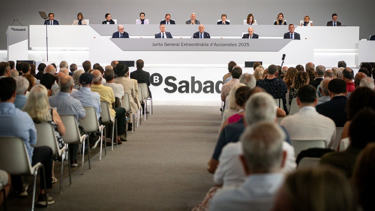 Sabadell aprueba la venta de TSB a Santander