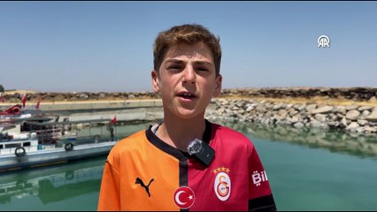 Van Gölünde yüzen çocukların saçları neden sararıyor