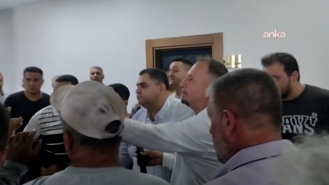 Susuz kalan Kahramanmaraşlılar belediyeye gitti: “Kaski istifa” sloganları atıldı