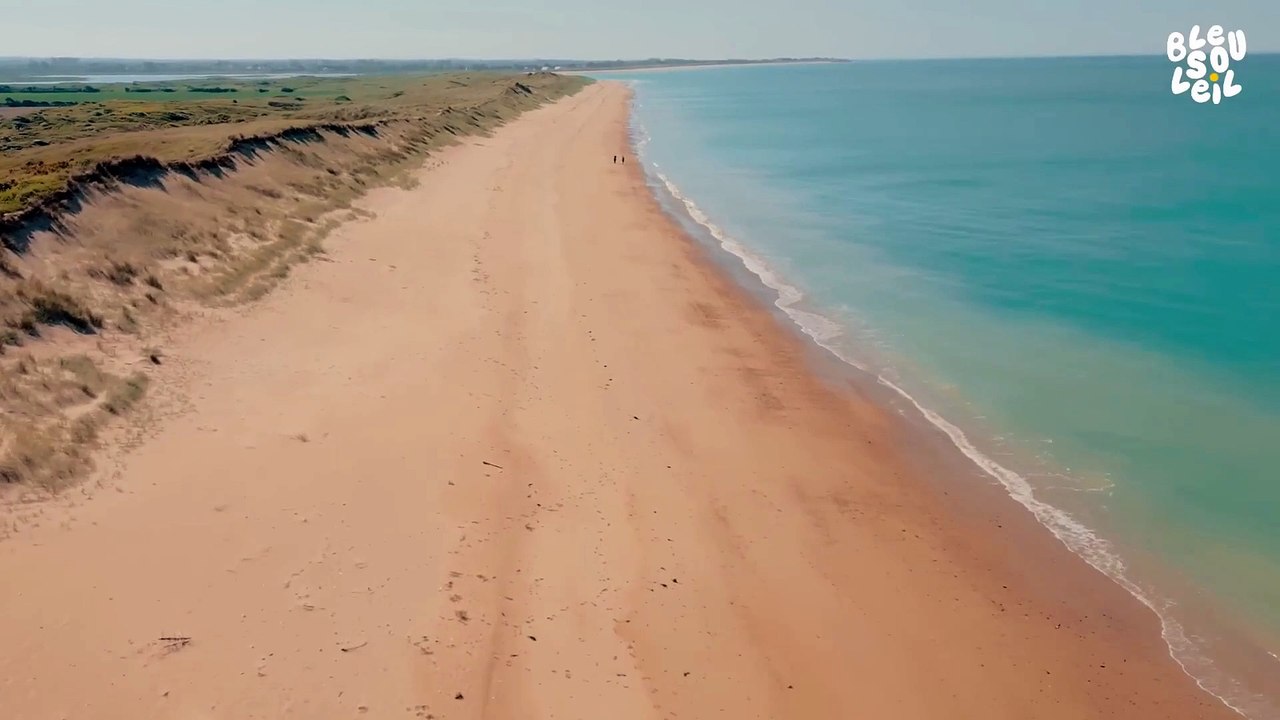 Bleu Soleil interprète son tube "Soleil bleu"