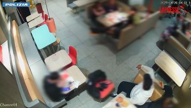 Catania, aggressione omofoba in fast food: arrestati due giovani