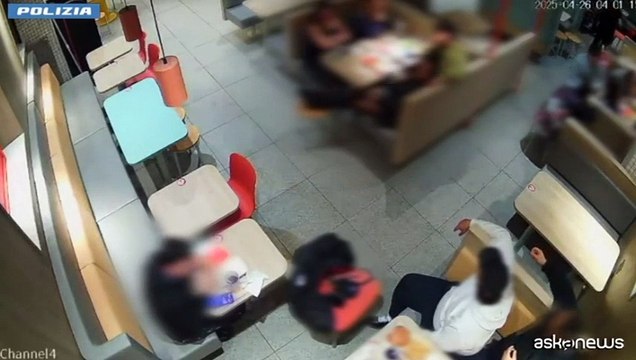 Aggressione omofoba in un fast food a Catania: fermati due ragazzi