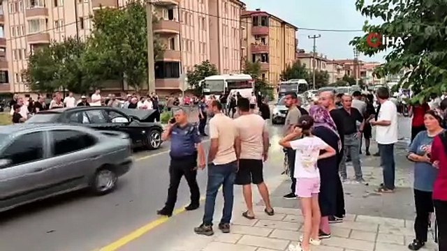 Eskişehirde korku dolu anlar! Tofaş marka otomobil alev alev yandı!