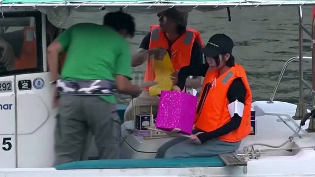 Lanterne sul fiume di Hiroshima in tributo alle vittime della bomba atomica