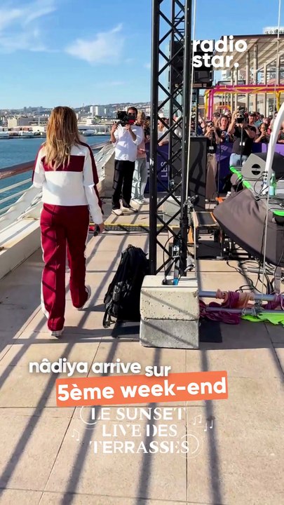 Nâdiya arrive sur la scène des Sunset Live des Terrasses #nadiya #sunsetlive #concert #live