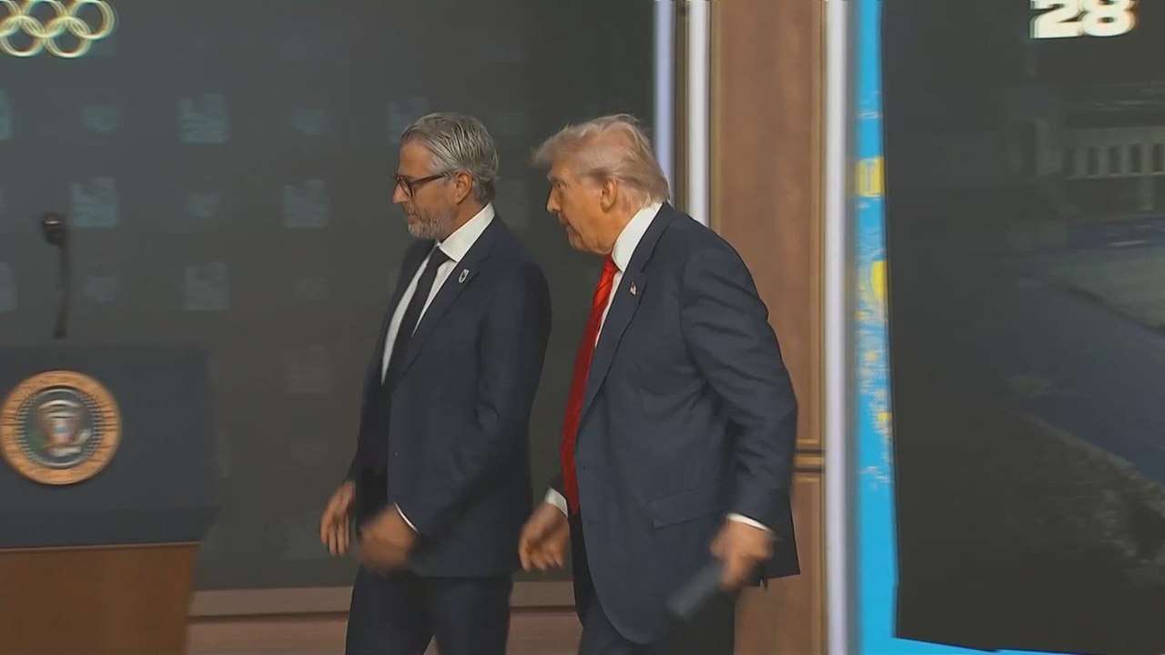 Trump Sparks Laughter With “No Autopen” Joke After Signing 2028 Olympics Executive Order