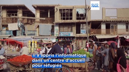 Grèce : un réfugié enseigne le codage informatique à des jeunes femmes afghanes