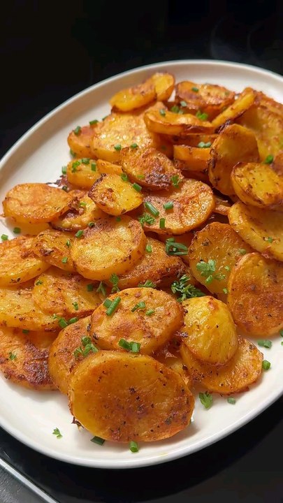 Potato snacks recipe#fypageシ #foryourpage #cooking #homecooking #goodfood #snacks  #buttergarlic #foodlovers #recipe #simplerecipe #partyfood #cheese #eating #foodie #BakedPotato  #yummyfood #potatosnacks #deliciousfood