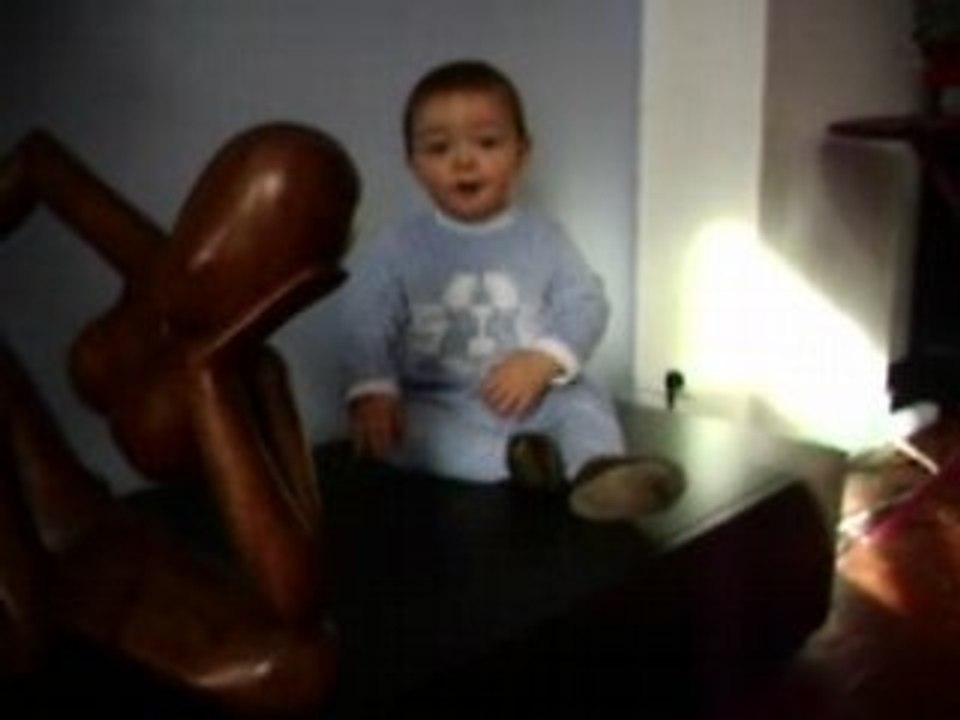 15 février 2006 Assis sur le meuble