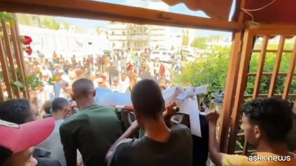 Gaza, "cibo sporco di sangue" dice il padre di un giovane ucciso