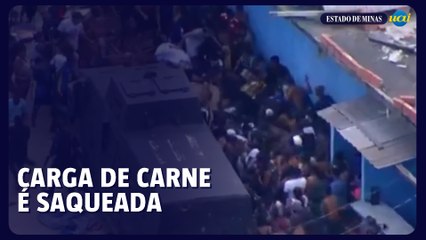 Multidão ignora BOPE e saqueia carga de carnes