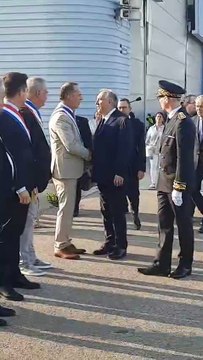 François Bayrou et Bruno Retailleau en déplacement à la base aérienne de la Sécurité civile de Nîmes-Garons