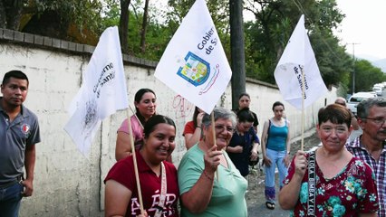 David de la Peña inicia pavimentación histórica en el Camino a Santa Tais en Santiago