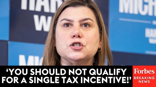 Crowd Erupts With Applause When Slotkin Calls To End Tax Cuts For Companies Not Paying Living Wages