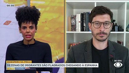 Dezenas de imigrantes são flagrados chegando a uma praia na Espanha